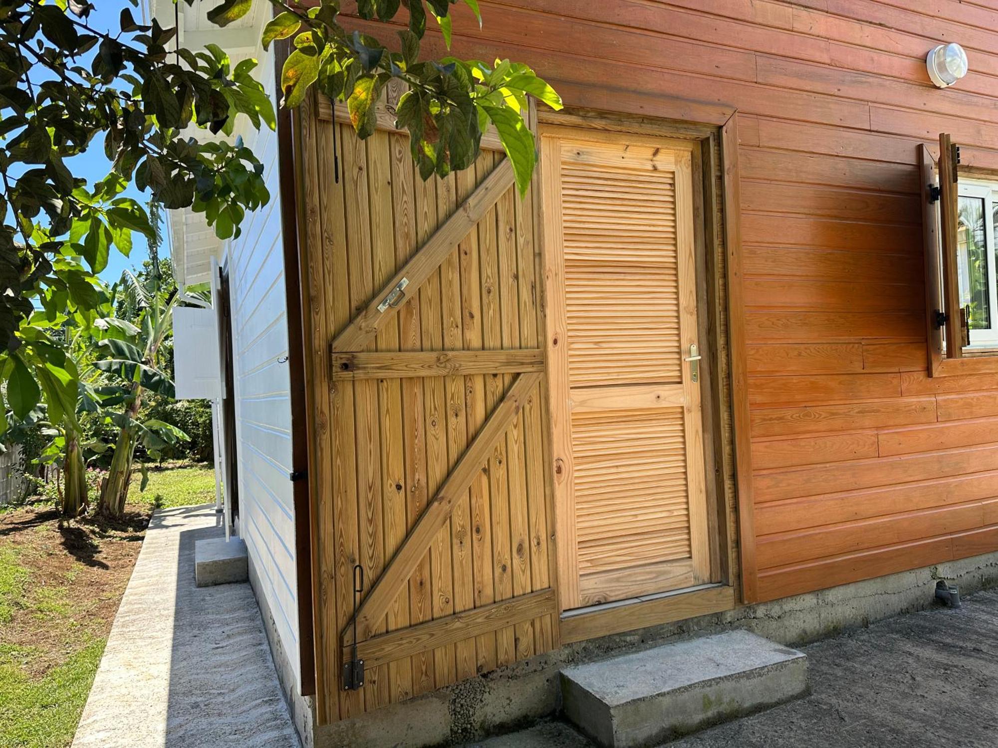Vakantiehuis Charmante Maison En Bois Capesterre-Belle-Eau
